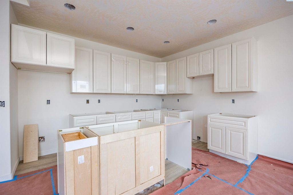 Photo of 2906 E Helena St, Pasco, WA 99301 (MLS # 290031)