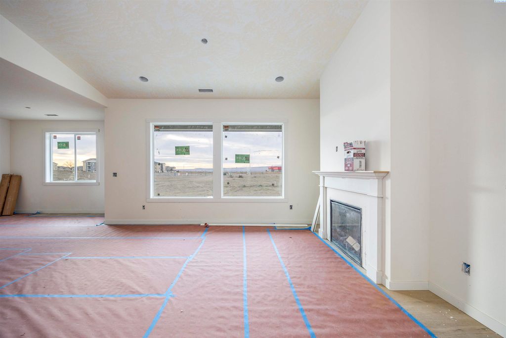 Photo of 2906 E Helena St, Pasco, WA 99301 (MLS # 290031)