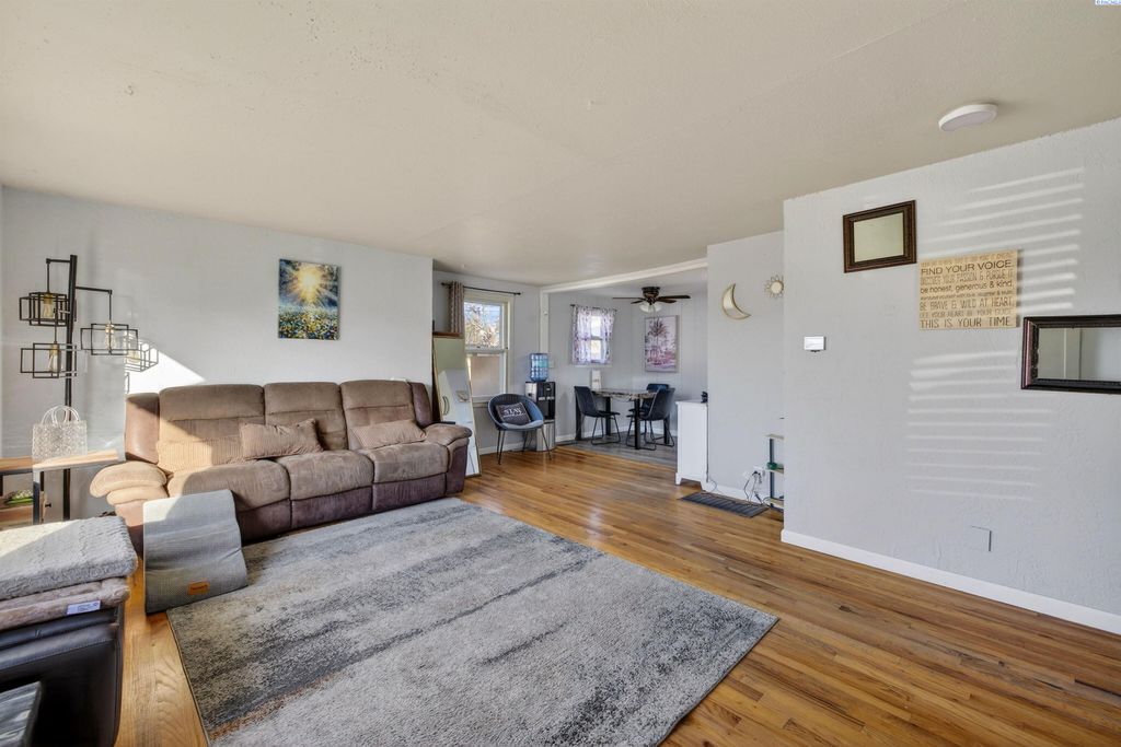 Photo of 2211 W 6th Ave, Kennewick, WA 99336 (MLS # 291656)