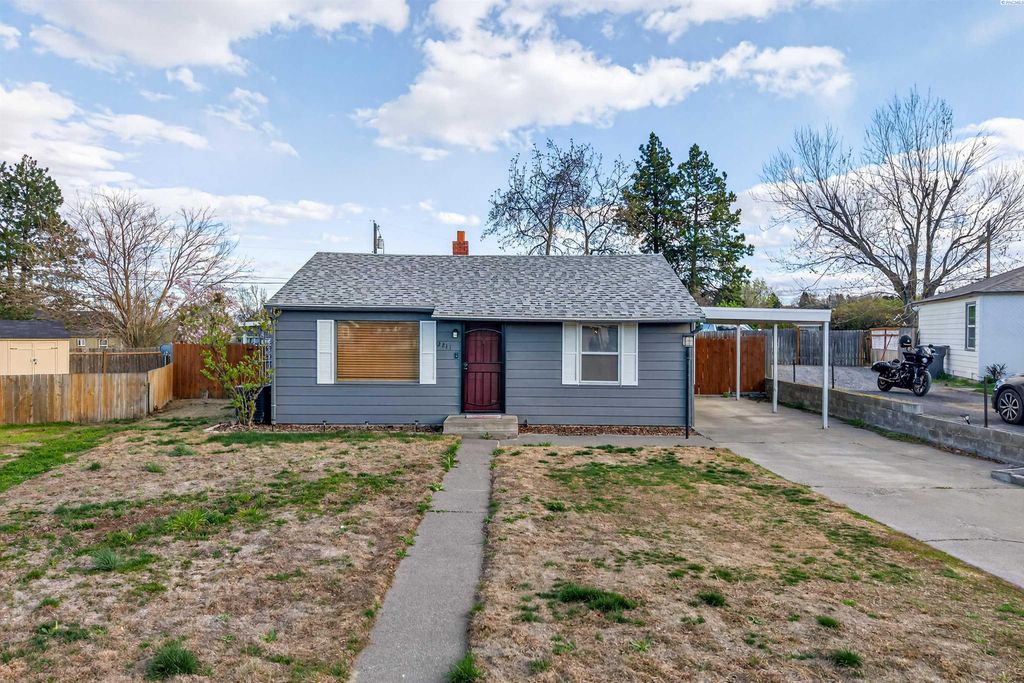 Photo of 2211 W 6th Ave, Kennewick, WA 99336 (MLS # 291656)