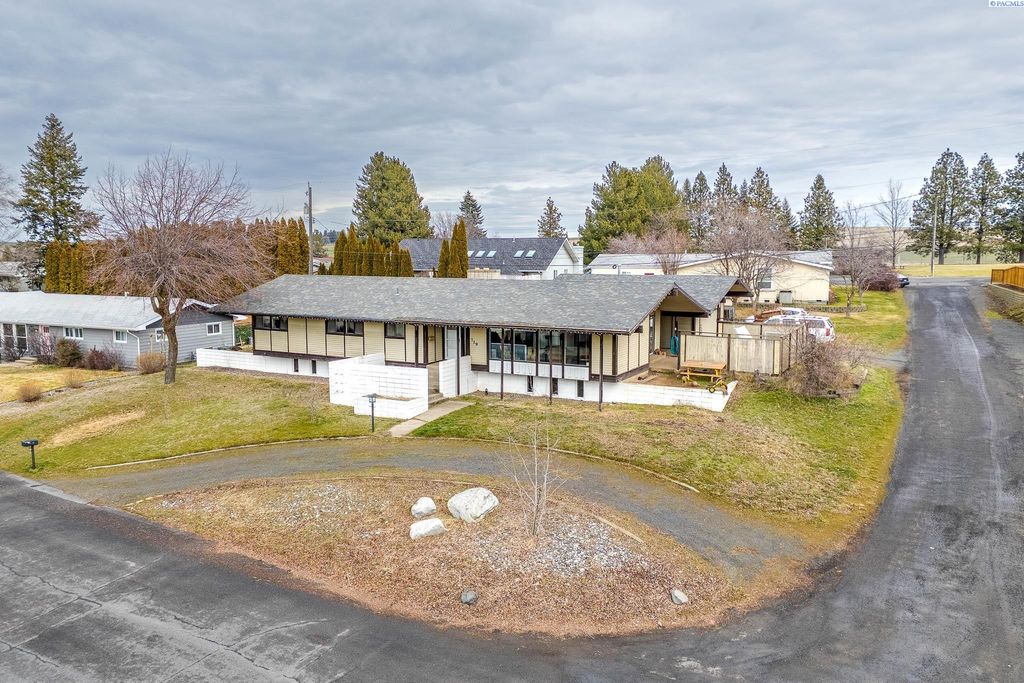 Photo of 719 E Southview Ave, Colfax, WA 99111 (MLS # 290187)