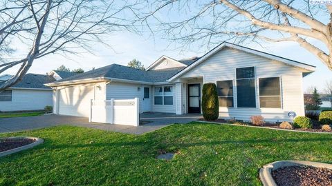 Photo of 3400 S Huntington Loop, Kennewick, WA 99337 (MLS # 289590)