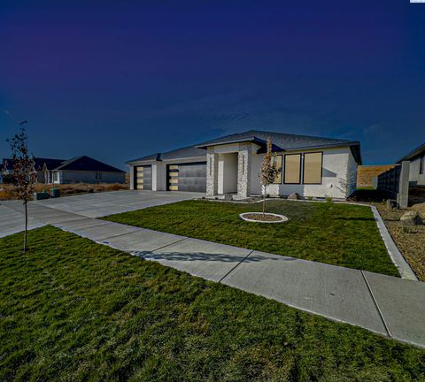 Photo of 2839 Savanna Ave, Richland, WA 99352 (MLS # 291397)