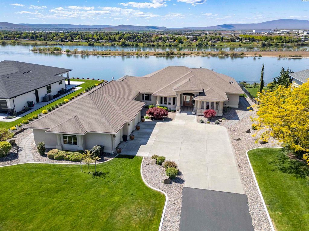 Photo of 170 Alta Lane, Pasco, WA 99301 (MLS # 292443)