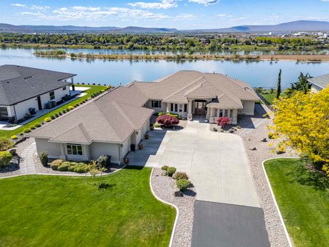 Photo of 170 Alta Lane, Pasco, WA 99301 (MLS # 292443)