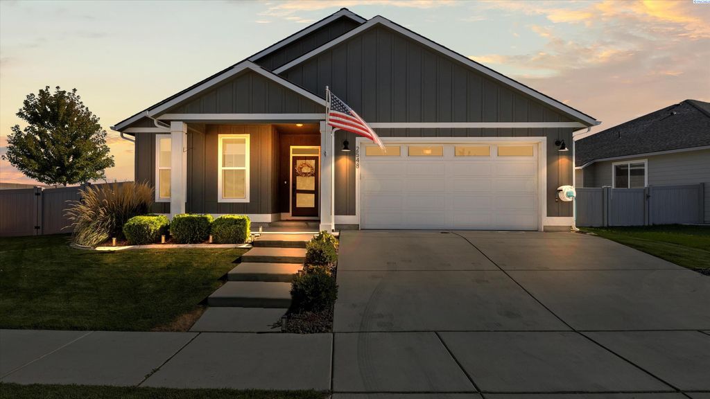 Photo of 2548 Clark Ridge Dr, Richland, WA 99352 (MLS # 288107)