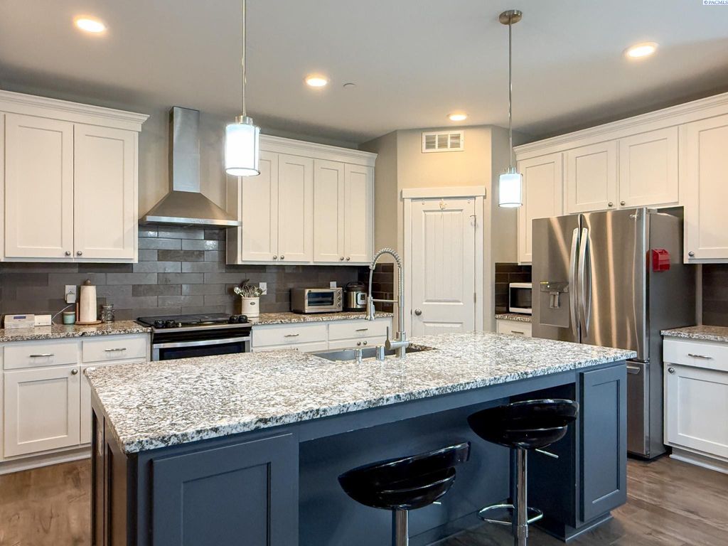 Photo of 6579 33rd Place, Kennewick, WA 99338 (MLS # 289697)