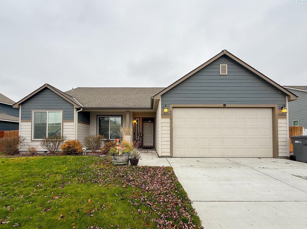 Photo of 6579 33rd Place, Kennewick, WA 99338 (MLS # 289697)