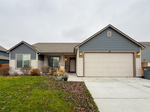 Photo of 6579 33rd Place, Kennewick, WA 99338 (MLS # 289697)