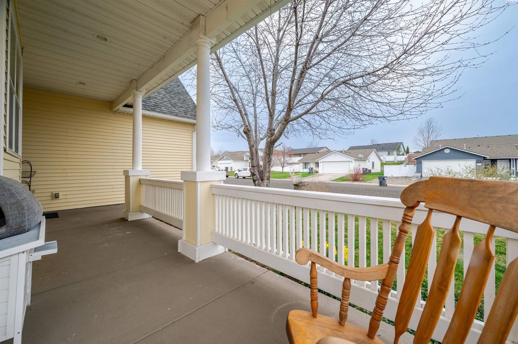 Photo of 6112 Woodbine Drive, Pasco, WA 99301 (MLS # 291165)