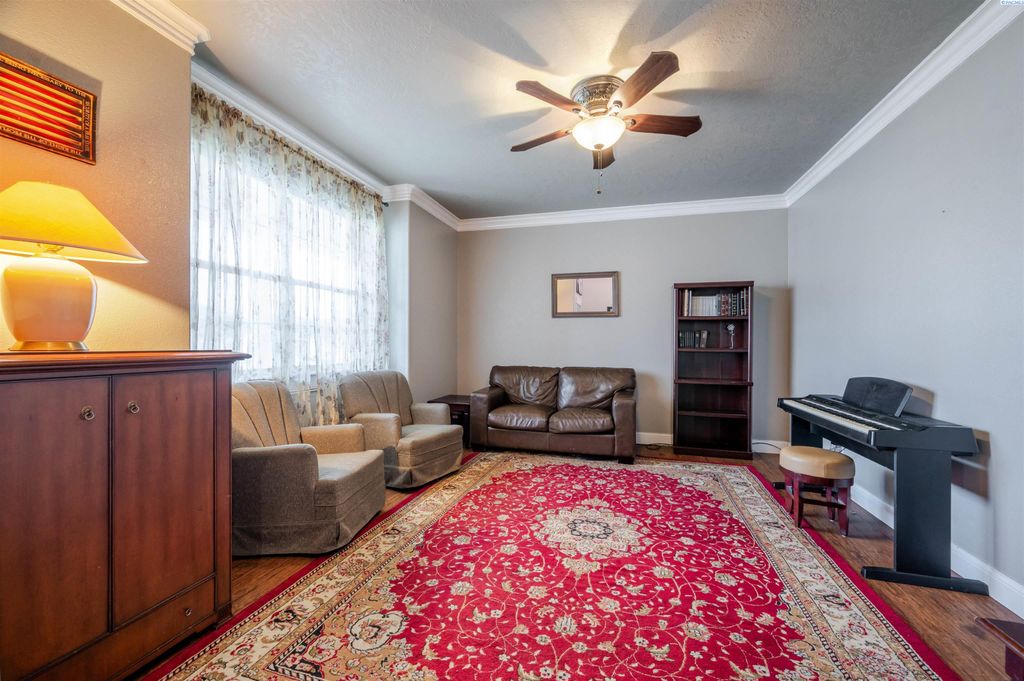 Photo of 6112 Woodbine Drive, Pasco, WA 99301 (MLS # 291165)