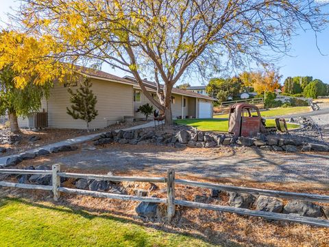 Photo of 101505 E Reata Road, Kennewick, WA 99338 (MLS # 279944)