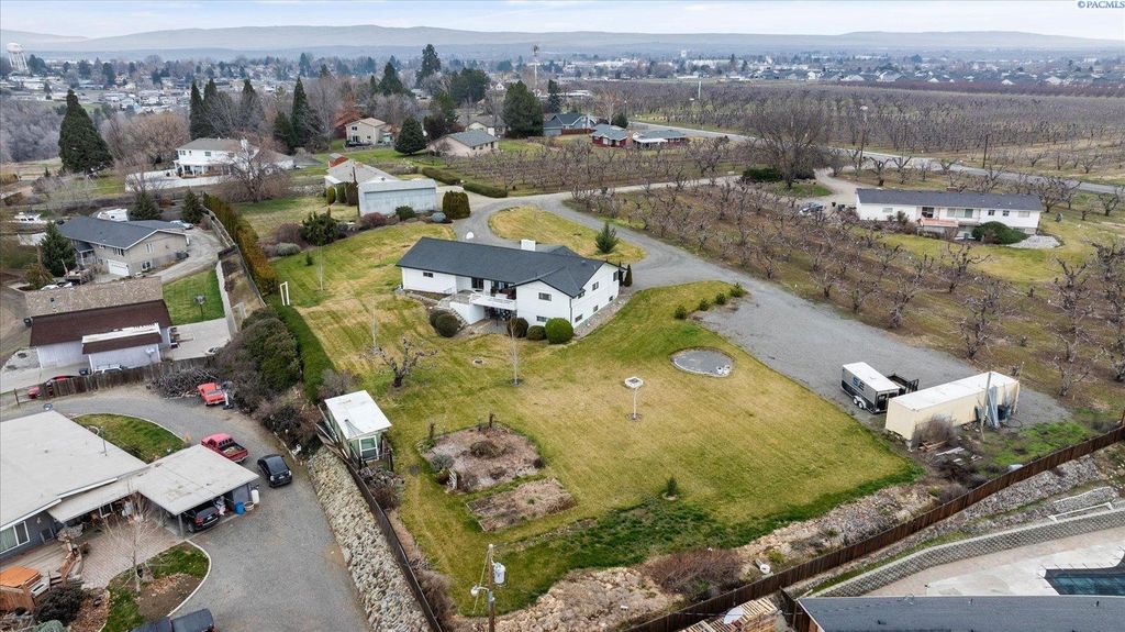 Photo of 1664 S Euclid Road, Grandview, WA 98930 (MLS # 290557)