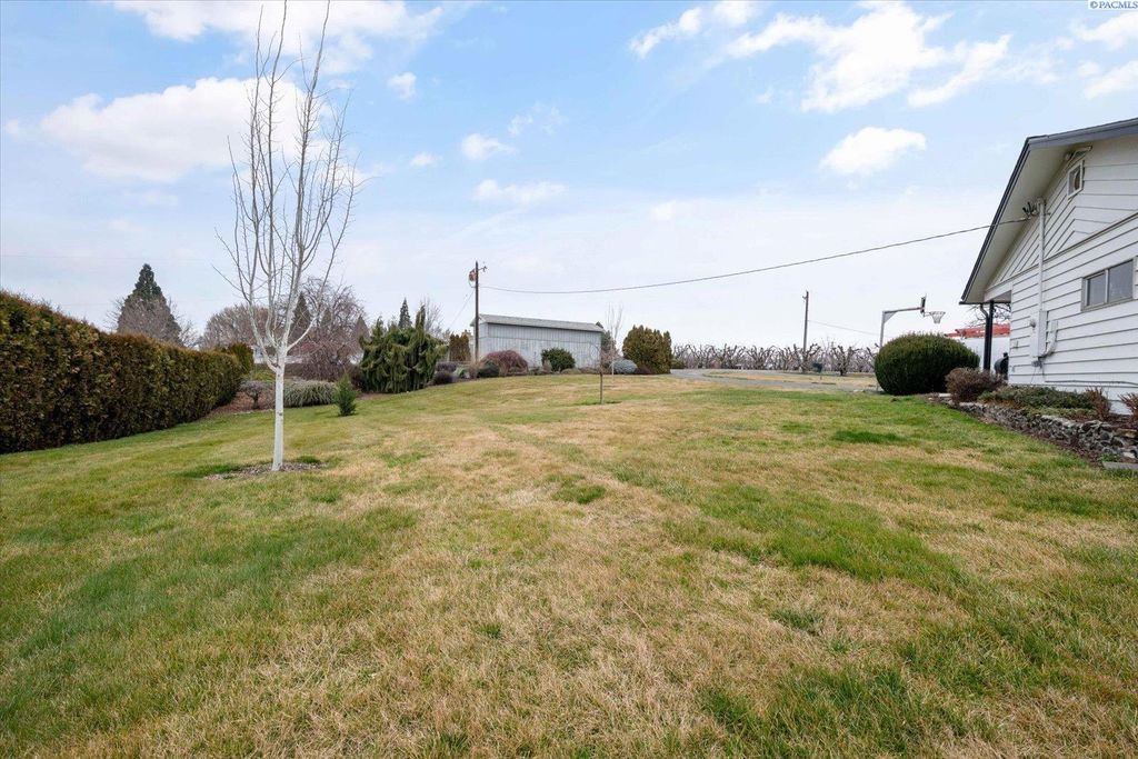 Photo of 1664 S Euclid Road, Grandview, WA 98930 (MLS # 290557)