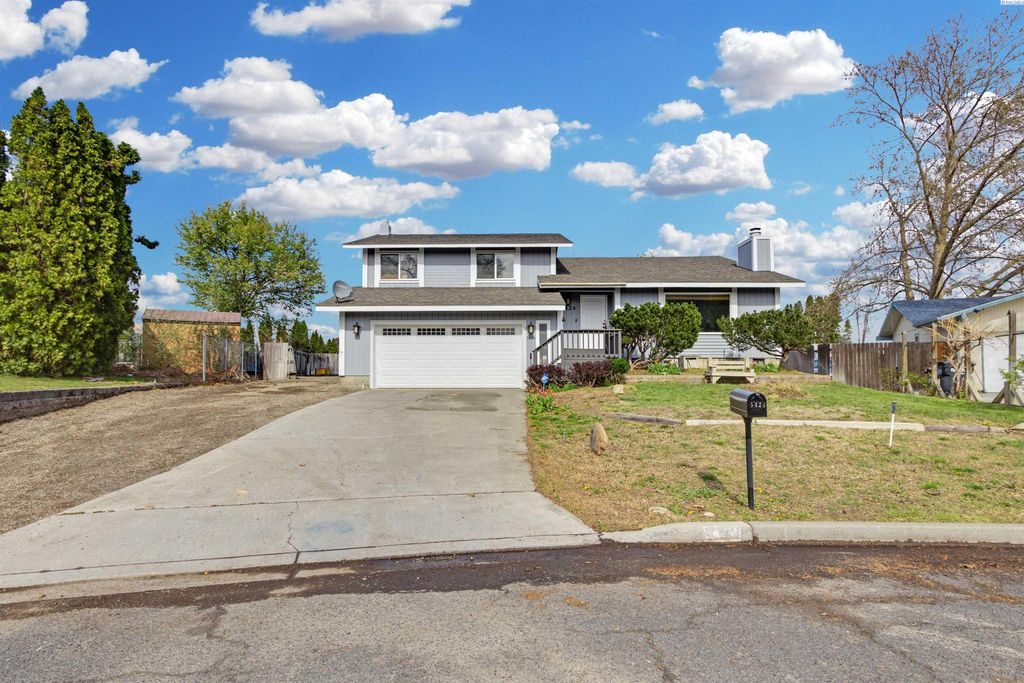 Photo of 5424 Fern Loop, West Richland, WA 99353 (MLS # 291867)