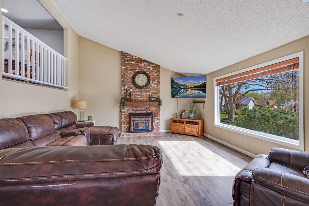 Photo of 5424 Fern Loop, West Richland, WA 99353 (MLS # 291867)