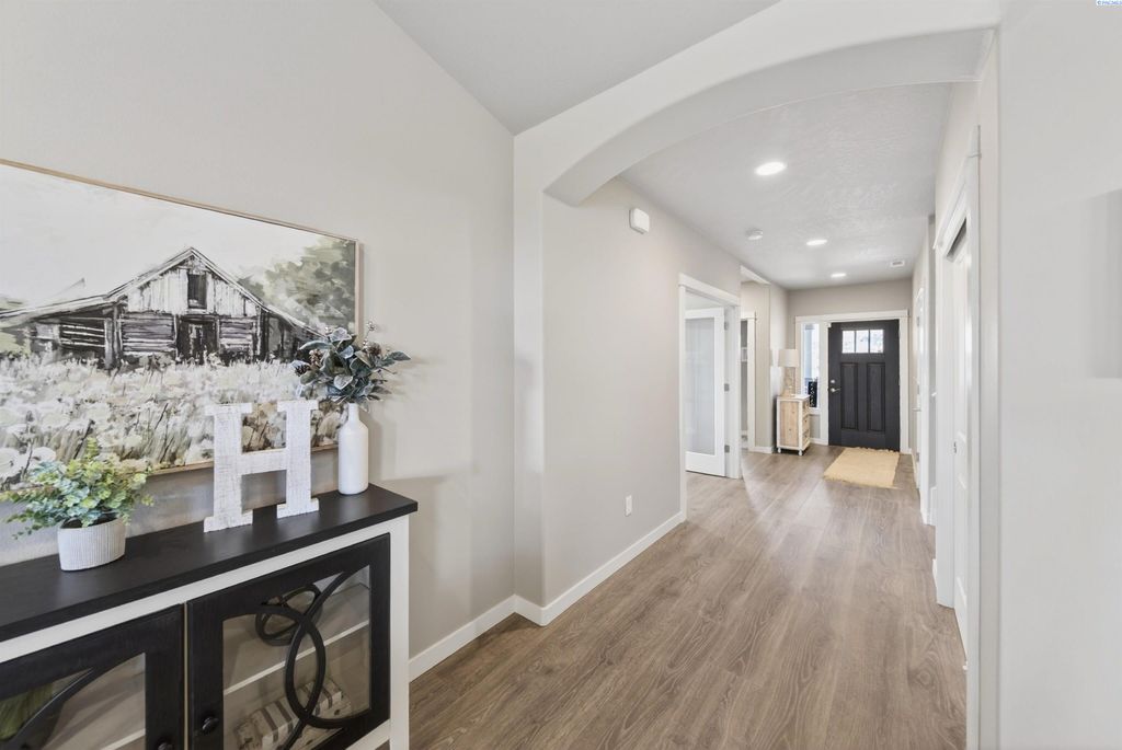 Photo of 1409 SW Kelandren Dr, Prosser, WA 99350 (MLS # 292644)