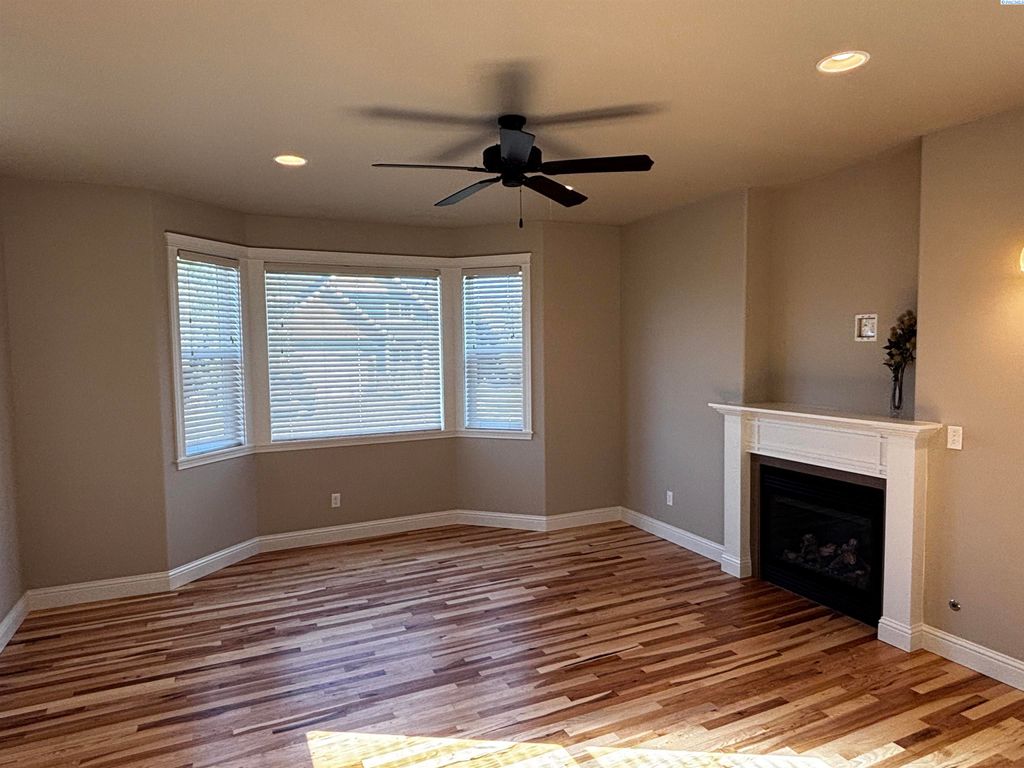 Photo of 845 SW Finch Way, Pullman, WA 99163 (MLS # 286838)