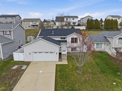 Photo of 1940 NW Ventura Ct, Pullman, WA 99163 (MLS # 291965)