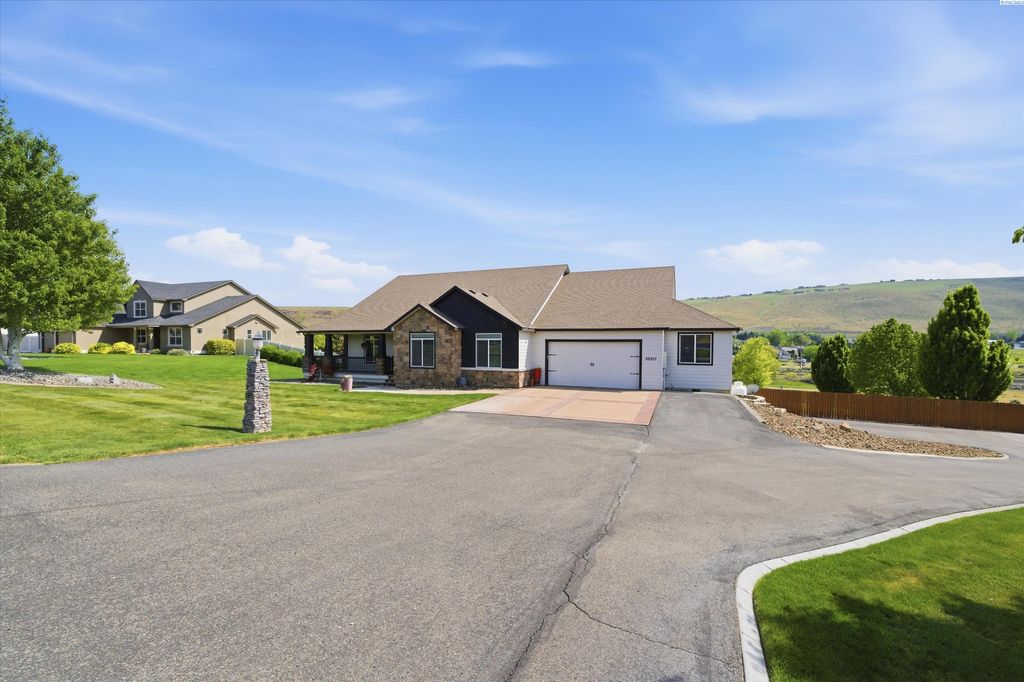 Photo of 98303 E Ridgeview Dr, Kennewick, WA 98903 (MLS # 292803)