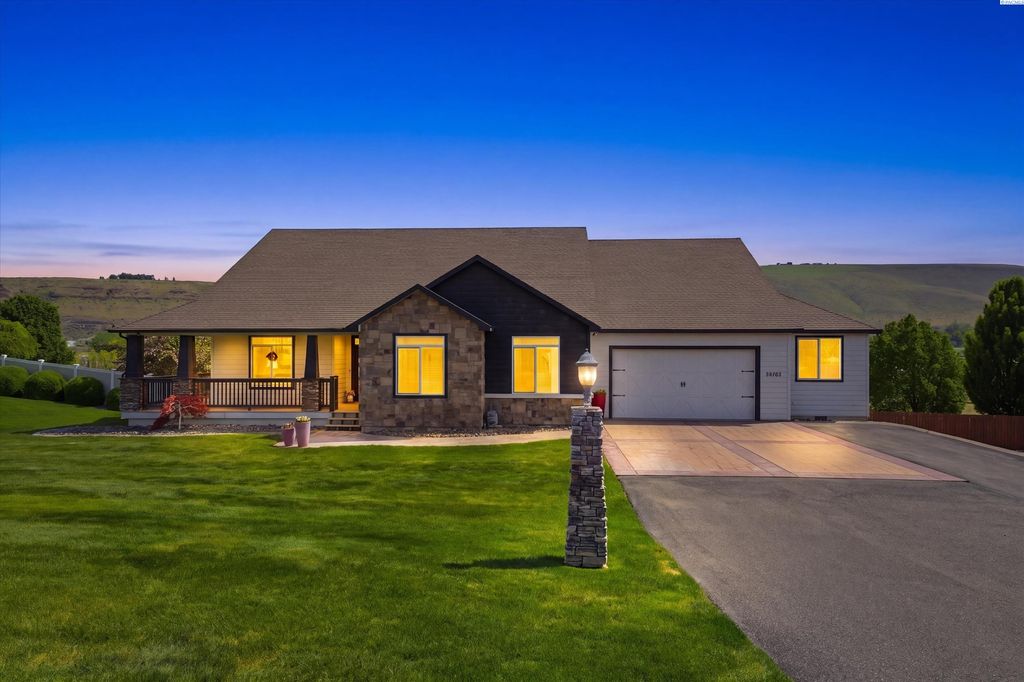 Photo of 98303 E Ridgeview Dr, Kennewick, WA 98903 (MLS # 292803)