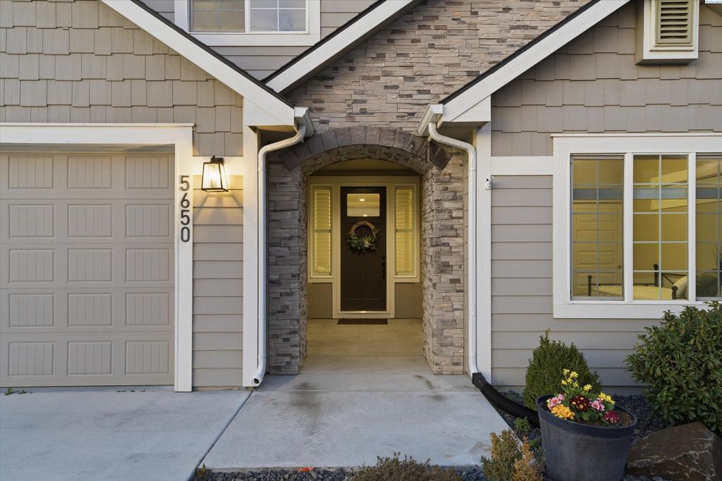 Photo of 5650 W 40th Avenue, Kennewick, WA 99338 (MLS # 291401)