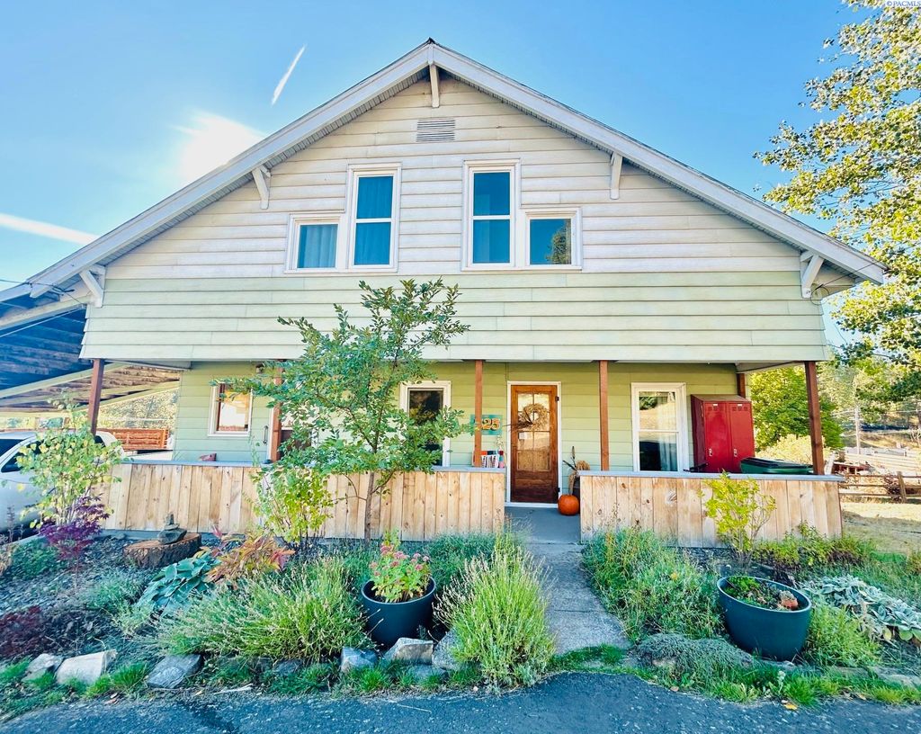 Photo of 525 E Whitman St, Palouse, WA 99161 (MLS # 286398)