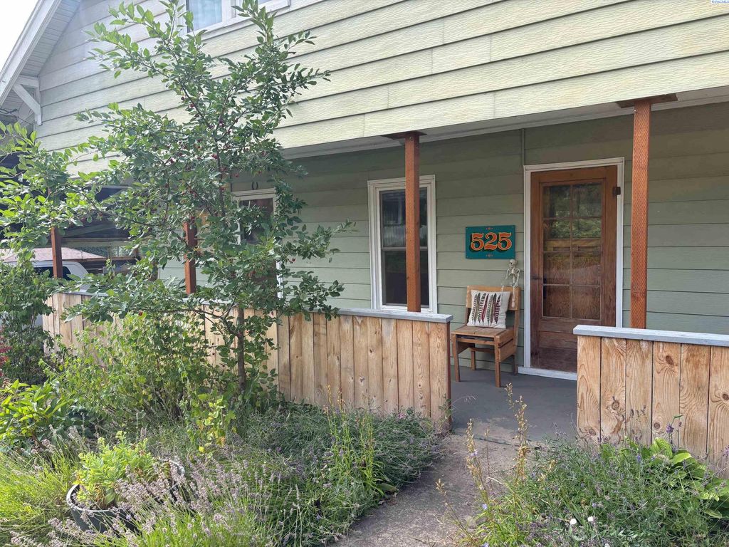 Photo of 525 E Whitman St, Palouse, WA 99161 (MLS # 286398)