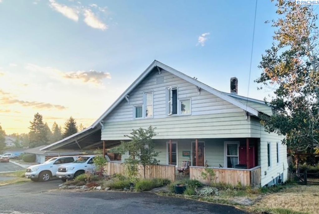 Photo of 525 E Whitman St, Palouse, WA 99161 (MLS # 286398)