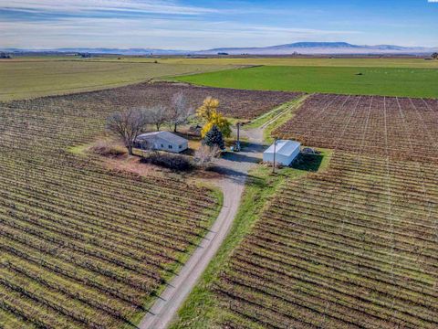 Photo of 11201 Taylor Flats Road, Pasco, WA 99301 (MLS # 289100)