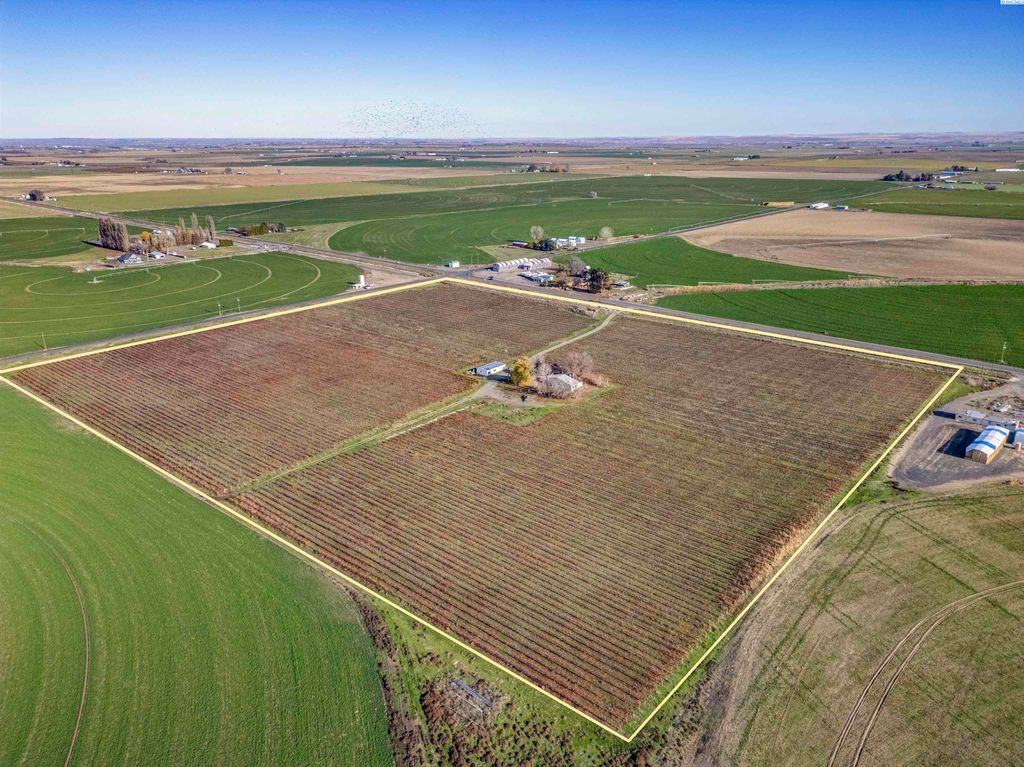 Photo of 11201 Taylor Flats Road, Pasco, WA 99301 (MLS # 289100)