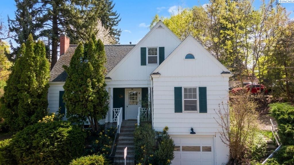 Photo of 635 NE Michigan St, Pullman, WA 99163 (MLS # 288120)
