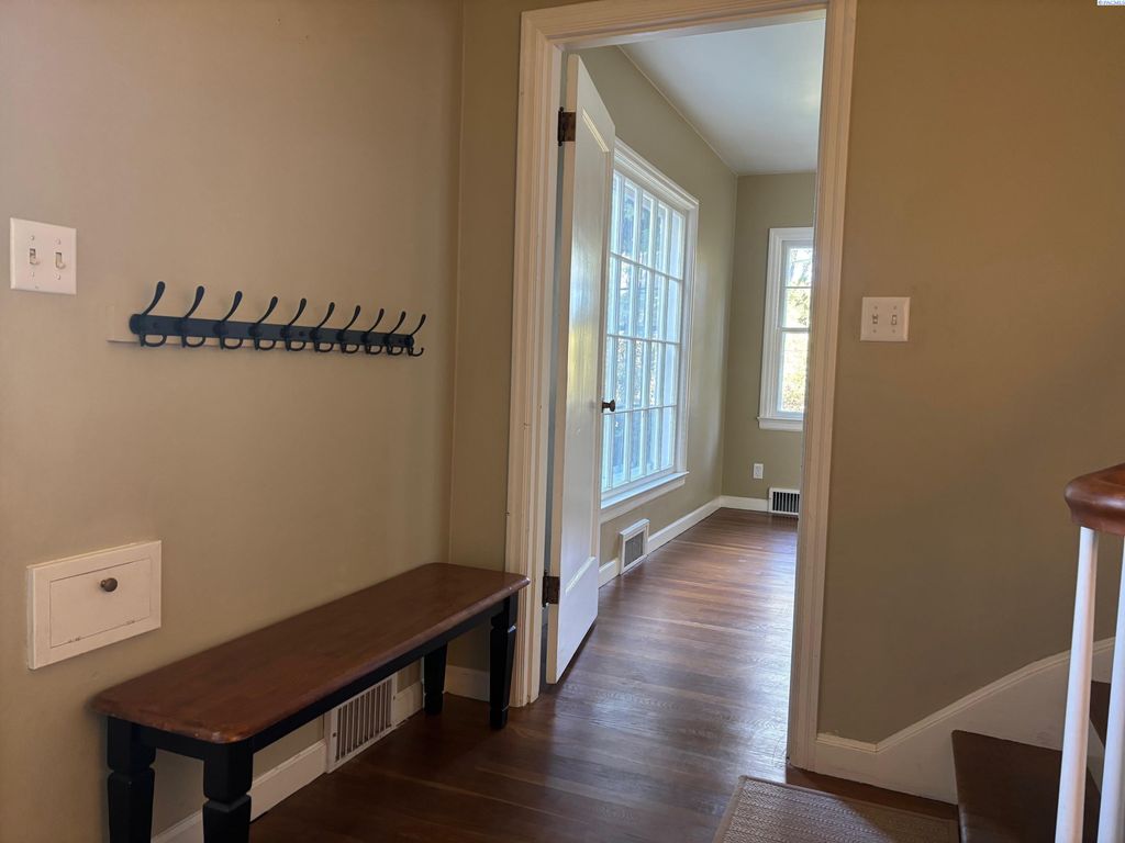 Photo of 635 NE Michigan St, Pullman, WA 99163 (MLS # 288120)
