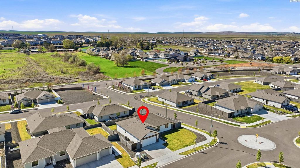 Photo of 6367 W 30th Pl, Kennewick, WA 99338 (MLS # 291960)