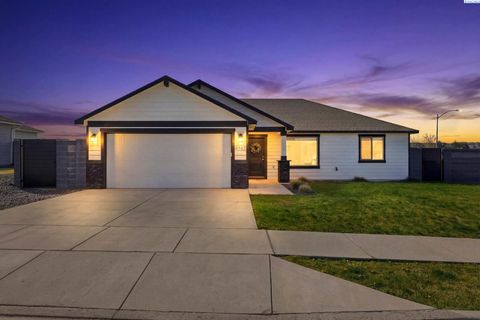 Photo of 6367 W 30th Pl, Kennewick, WA 99338 (MLS # 291960)