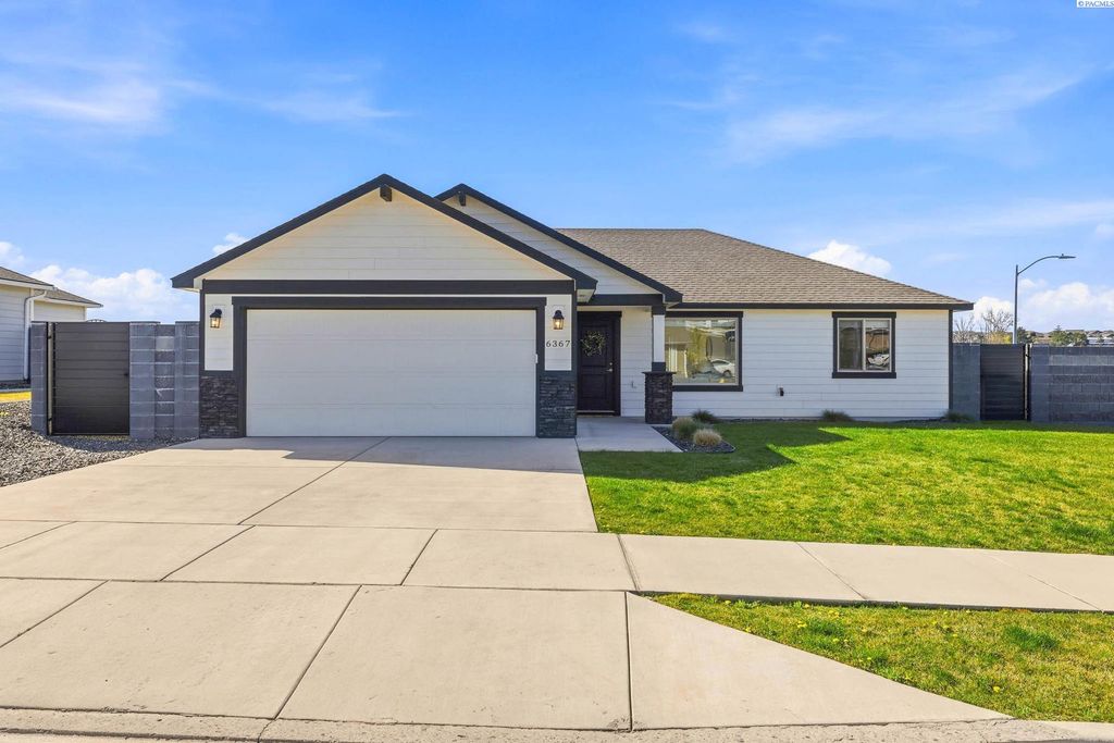 Photo of 6367 W 30th Pl, Kennewick, WA 99338 (MLS # 291960)