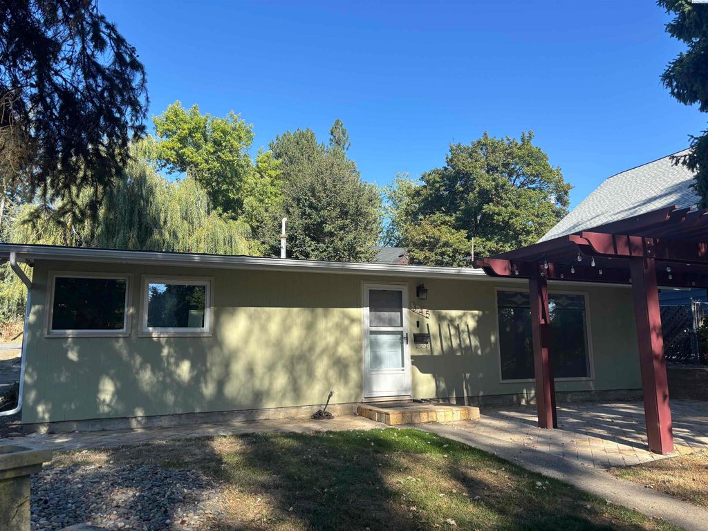 Photo of 345 SW State St, Pullman, WA 99163 (MLS # 287699)