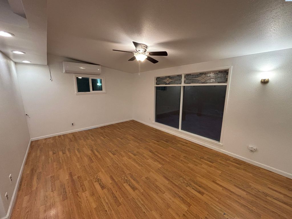 Photo of 345 SW State St, Pullman, WA 99163 (MLS # 287699)
