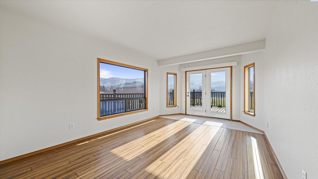 Photo of 144001 W North River Rd, Prosser, WA 99305 (MLS # 290131)