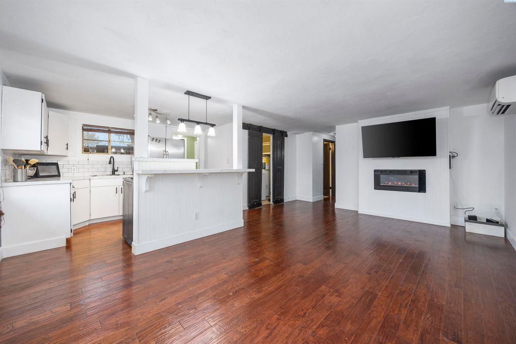 Photo of 2722 W 7th Ave, Kennewick, WA 99336 (MLS # 290347)