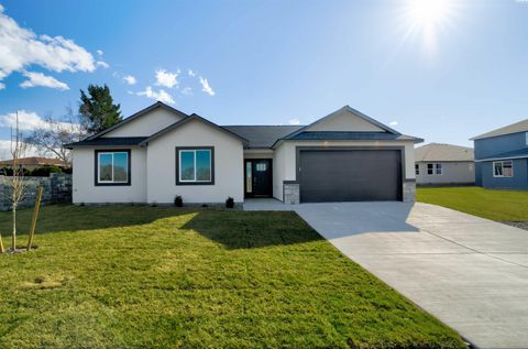 Photo of 5423 W Okanogan Ave, Kennewick, WA 99336 (MLS # 288818)