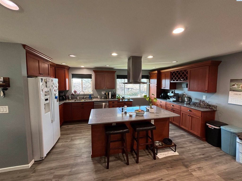 Photo of 1310 NW Douglas Dr, Pullman, WA 99163 (MLS # 290478)