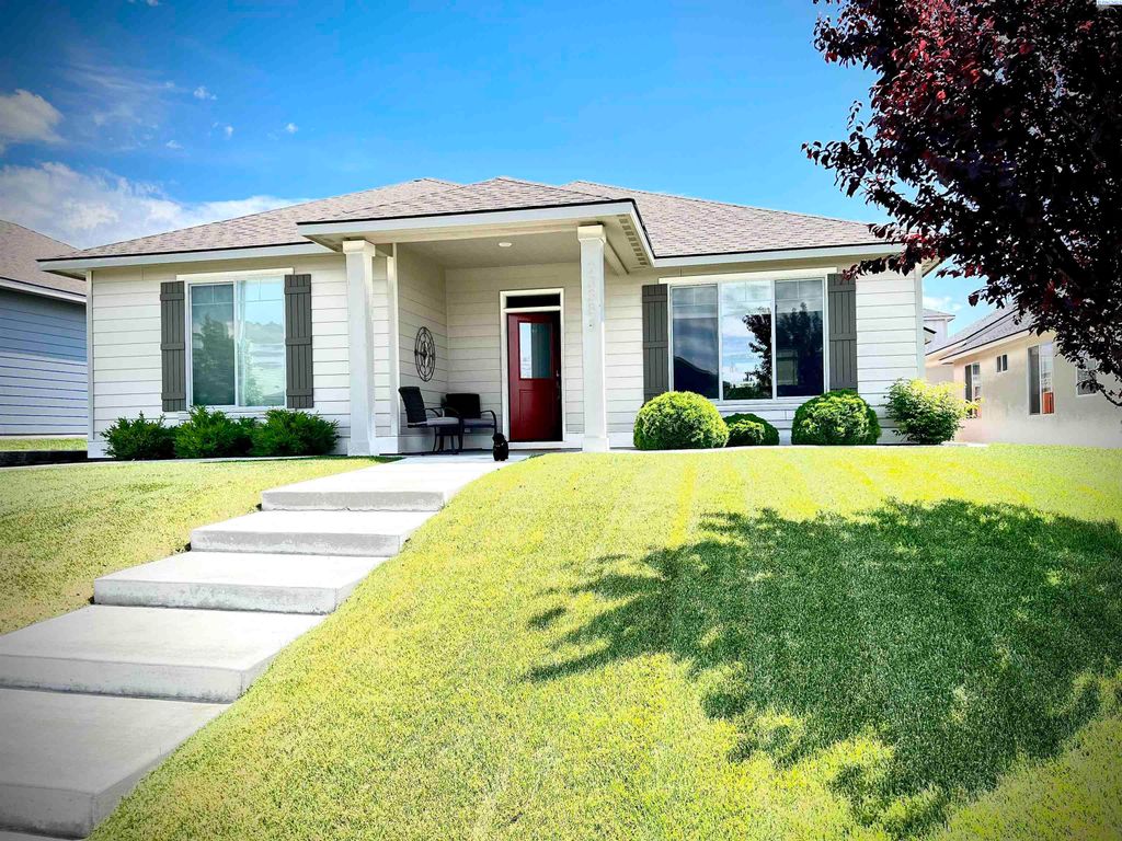 Photo of 2338 Parkview Ave, Richland, WA 99352 (MLS # 289630)