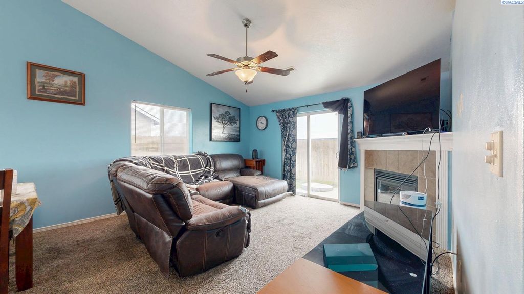 Photo of 873 S Wyoming Street, Kennewick, WA 99336 (MLS # 290067)