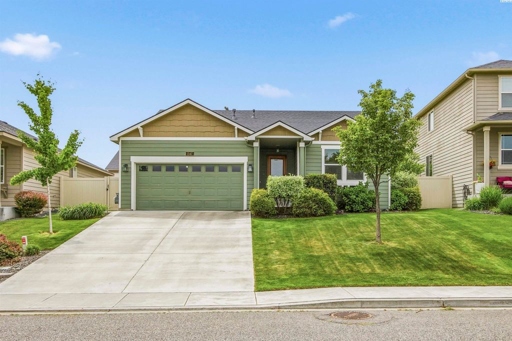 Photo of 1547 Purple Sage St, Richland, WA 99352 (MLS # 292880)