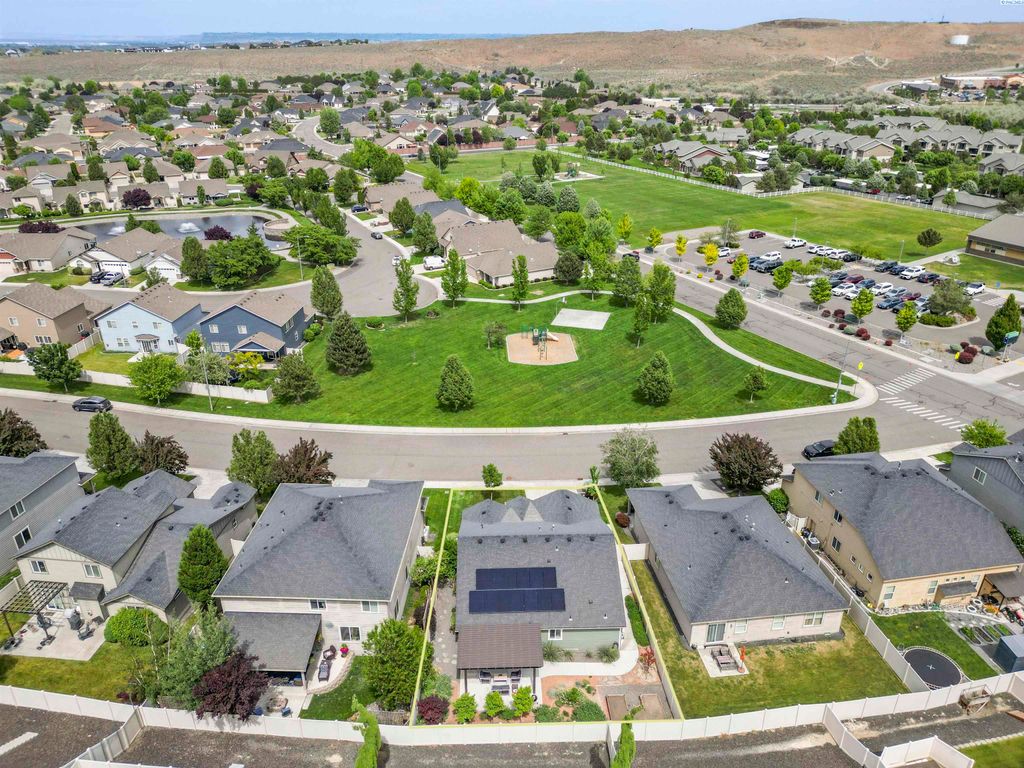 Photo of 1547 Purple Sage St, Richland, WA 99352 (MLS # 292880)