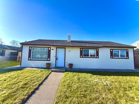 Photo of 1708 N 17th Ave, Pasco, WA 99301 (MLS # 285905)