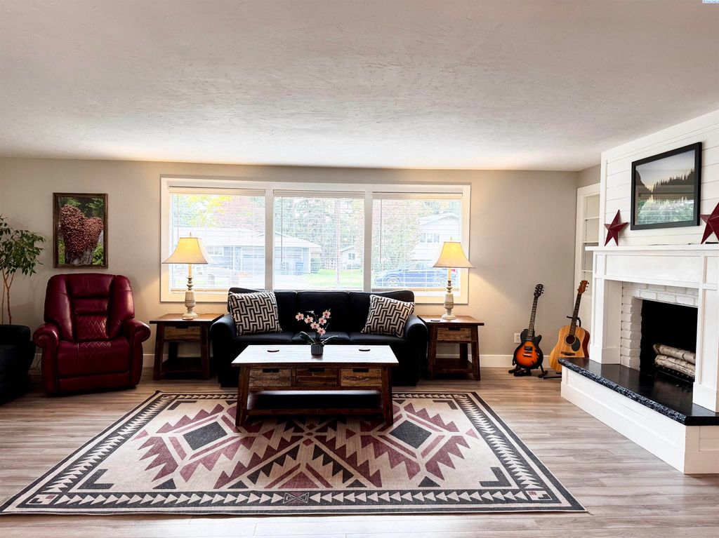 Photo of 715 Liberty Place, Walla Walla, WA 99362 (MLS # 288403)