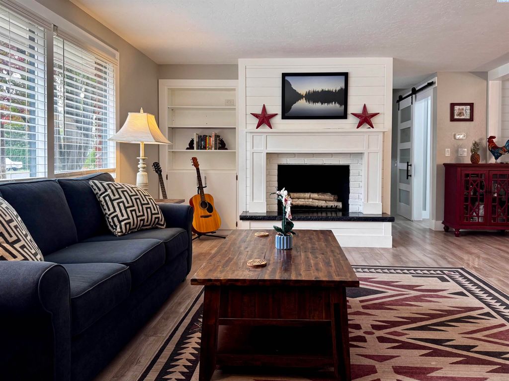 Photo of 715 Liberty Place, Walla Walla, WA 99362 (MLS # 288403)