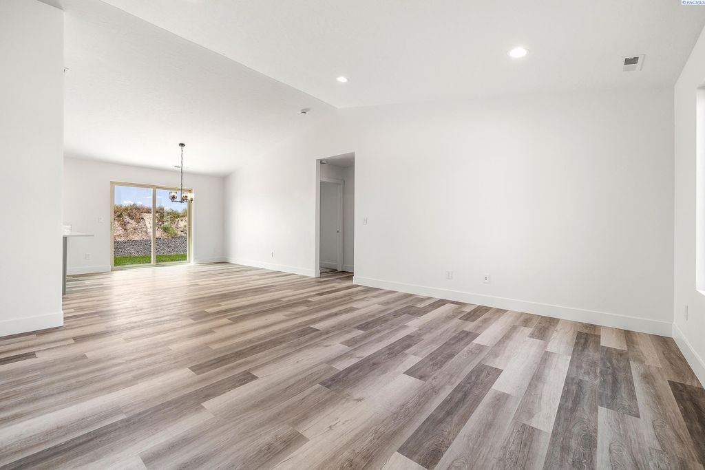 Photo of 2944 S Penn St, Kennewick, WA 99338 (MLS # 288443)